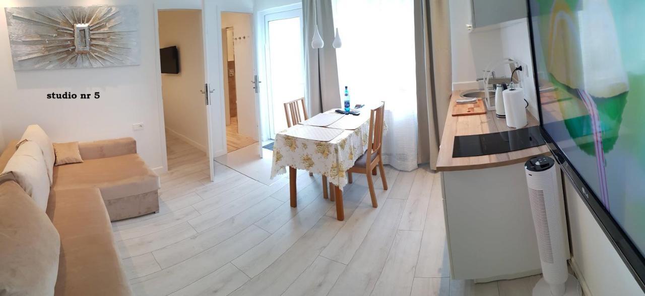 One-Bedroom Apartment Number 5